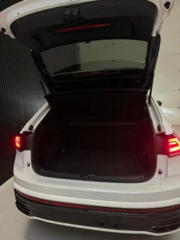 
										Volkswagen Taigo 1.0tsi R-line Black Editie Pano Keyles volledig									