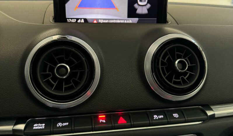 
								Audi A3 Limousine 35 TFSI CoD Sport S Line Edition dsg panoramadak volledig									