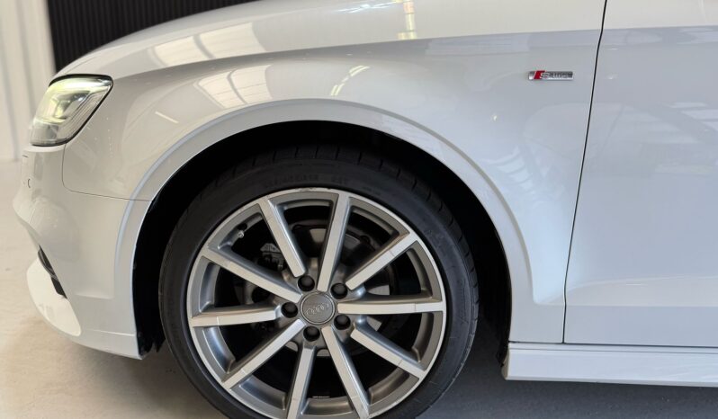 
								Audi A3 Limousine 35 TFSI CoD Sport S Line Edition dsg panoramadak volledig									