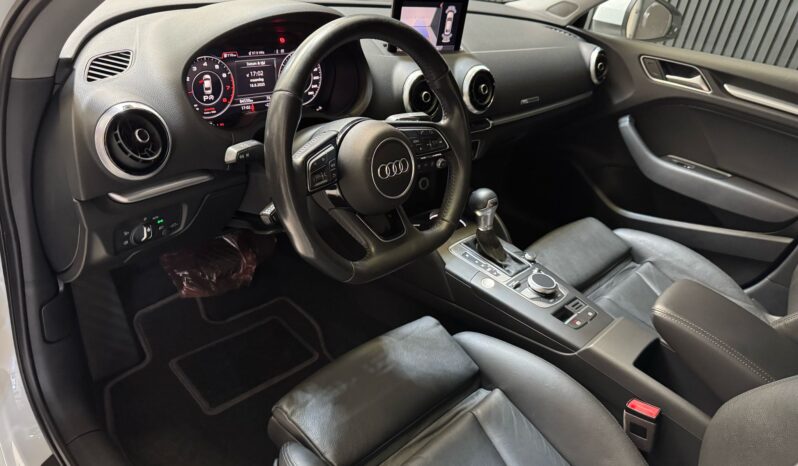 
								Audi A3 Limousine 35 TFSI CoD Sport S Line Edition dsg panoramadak volledig									