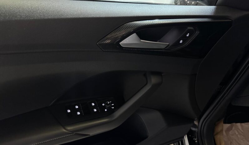 
								Volkswagen T-Cross 1.0 TSI R-Line Edition automaat volledig									