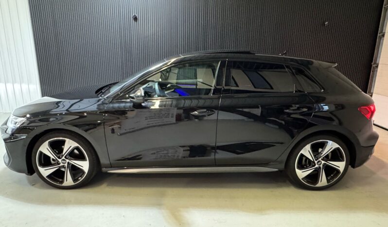 
								Audi A3 SPORTBACK 35 TFSI s-line S Edition automaat panoramadak volledig									