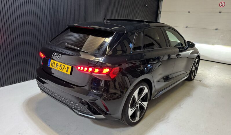 
								Audi A3 SPORTBACK 35 TFSI s-line S Edition automaat panoramadak volledig									