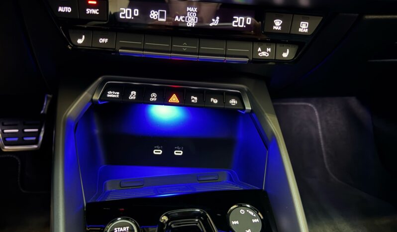 
								Audi A3 SPORTBACK 35 TFSI s-line S Edition automaat panoramadak volledig									