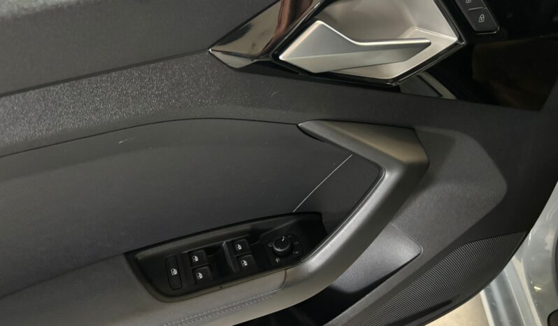 
								Audi A1 Sportback 30 TFSI S edition camera, virtual volledig									