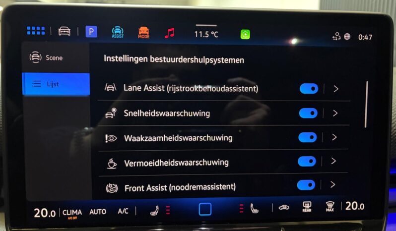 
								Volkswagen T-Roc 1.5 eTsi R-Line bomvol *Pano*H/K*Head-Up*360camera volledig									