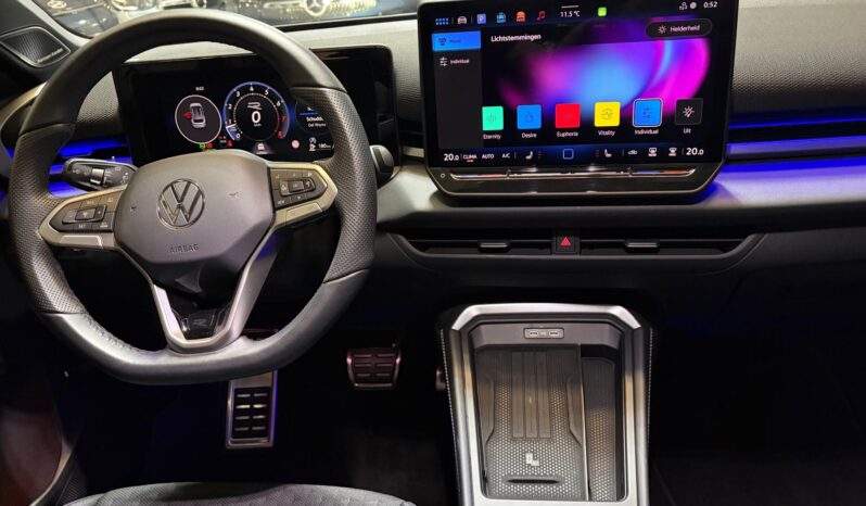 
								Volkswagen T-Roc 1.5 eTsi R-Line bomvol *Pano*H/K*Head-Up*360camera volledig									