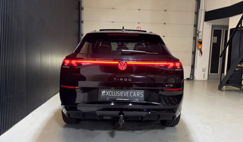 
								Volkswagen T-Roc 1.5 eTsi R-Line bomvol *Pano*H/K*Head-Up*360camera volledig									